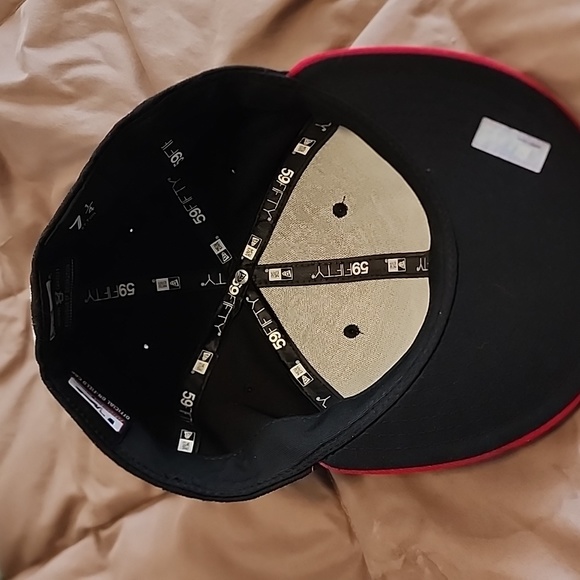 NEW Cincinnati Reds Low Profile Fitted Game Hat ( Size 7 1/4) - Picture 4 of 5